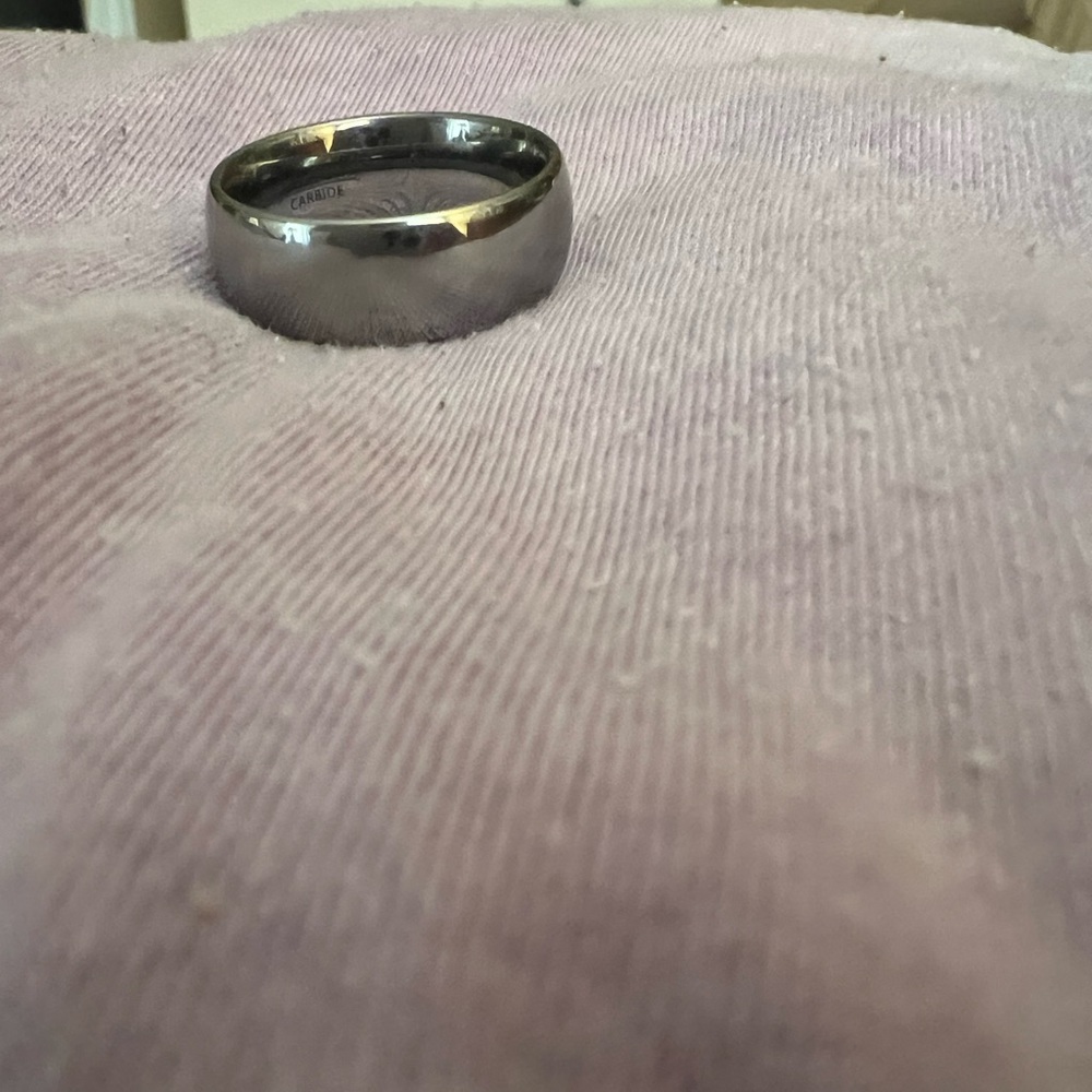 Men’s tungsten carbide band